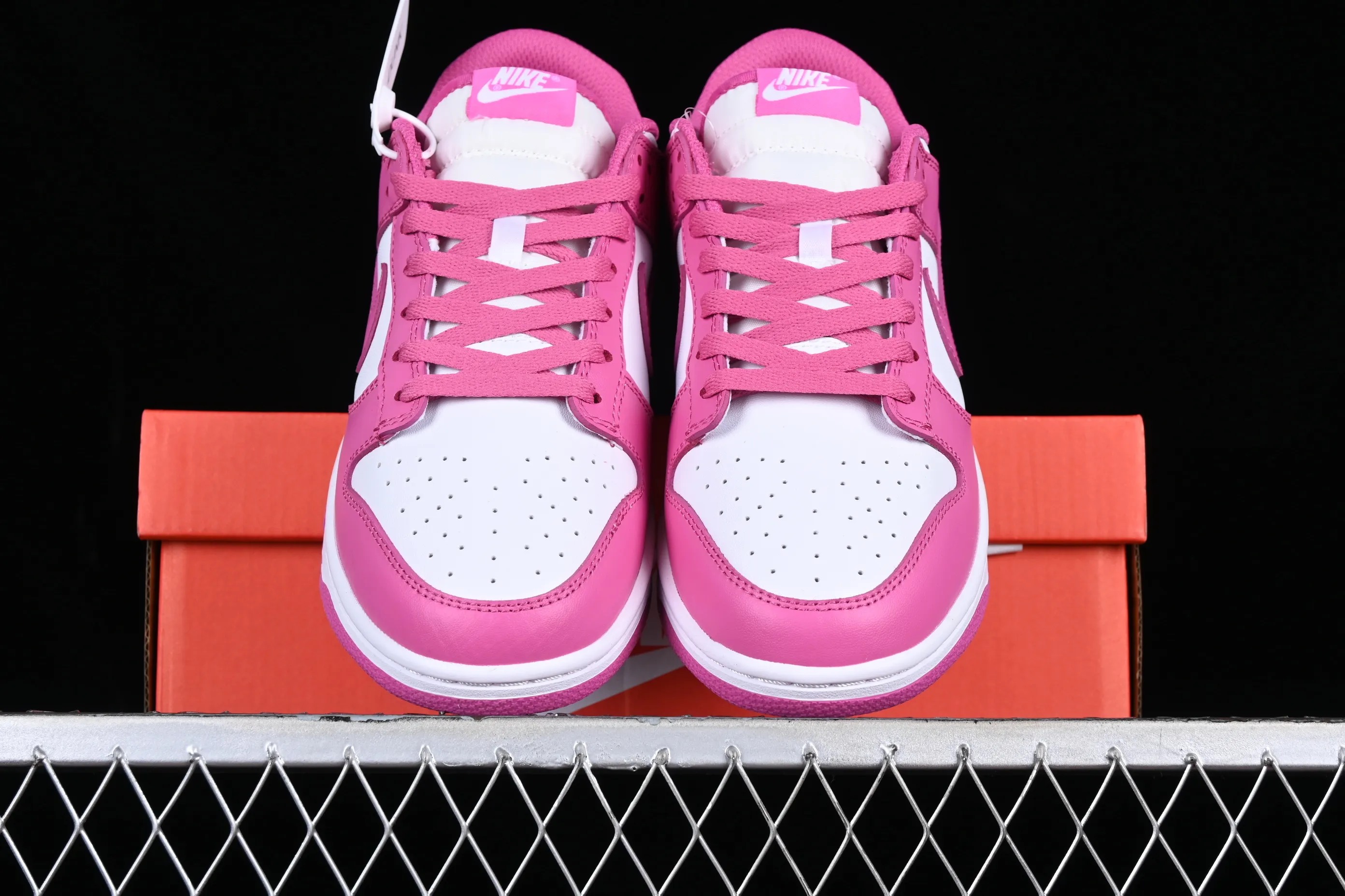 All categories Nk SB Dunk series Nk SB Dunk Low low-top sneakers N version Nk Dunk Low GS "Active Fuchsia" Barbie pink SB low-top casual sneakers FJ0704-100
